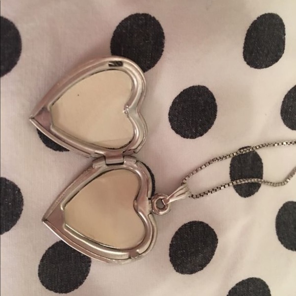 Silver locket - Picture 2 of 2